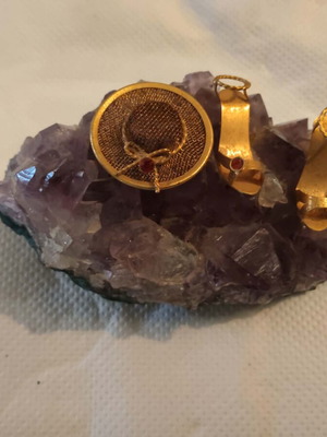 Amethyst decorative piece 10cm with vintage metal miniatures, like new