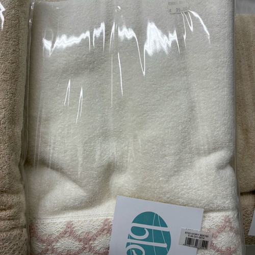 Body towels new, pack of 2 beige and 1 white gift