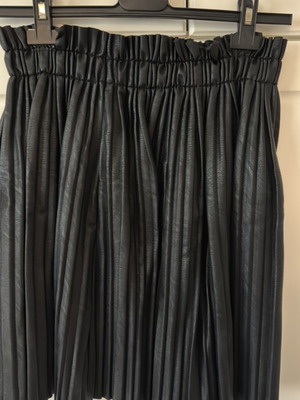 Leather skirt one size like new, black