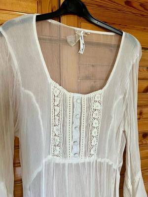 Caftan new, size medium, white
