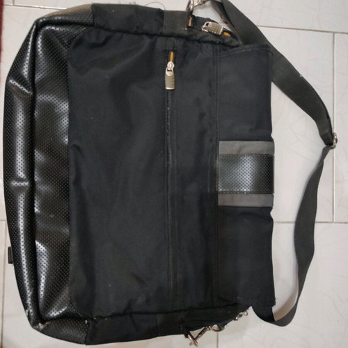 Τσάντα Samsonite μεταχειρισμένη, μαύρη, διαστάσεις 35×45 εκ.