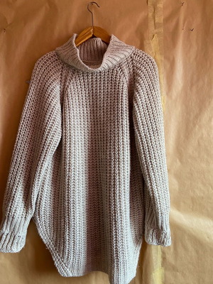 Knitted long sweater new, beige, one size, warm and comfortable