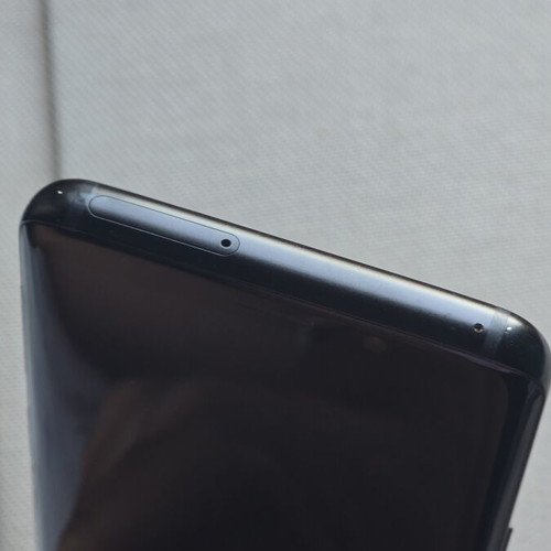 Samsung S9 64GB Dual SIM phone used, small screen crack