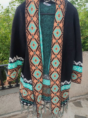 Long cardigan new with fringes and colorful geometric patterns