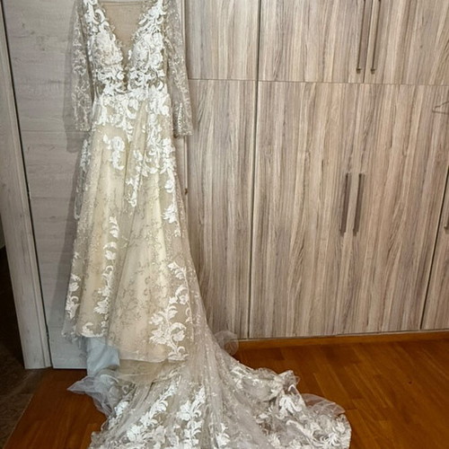 Wedding dress, in excellent condition from a well-known company