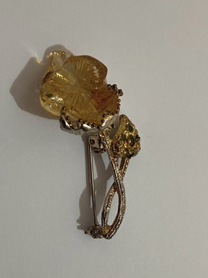 Vintage floral brooch used, carved honey-colored stone rose
