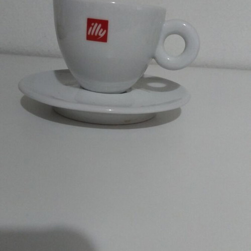 Set of 6 cups with saucers like new