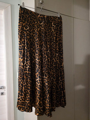 Leopard midi skirt with adjustable cord, satin, like new