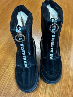 Black boots for girls size 33 like new