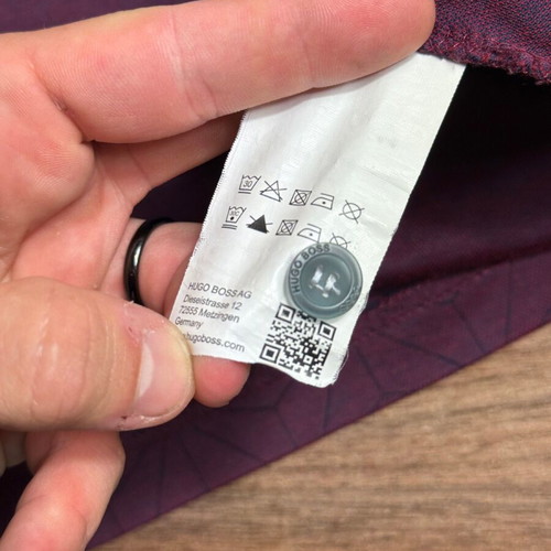 Hugo Boss Polo Shirt XXL used, burgundy with dark collar and neon details