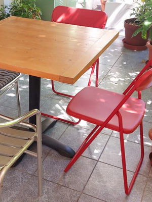 Τραπέζι μπαλκονιού μεταχειρισμένο, μαντεμένιο με επιφάνεια ξύλο πεύκο 80,5x79,5 εκ