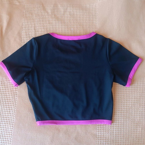 Short sleeve top new, size medium, black with fuchsia details