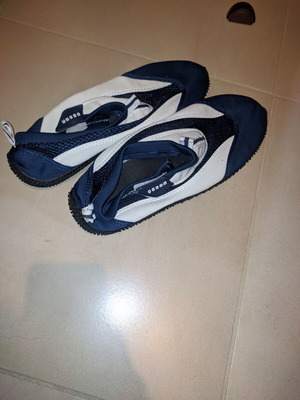 Beach shoes size 46 like new, white and blue
