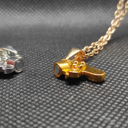 Matching gaming necklace with magnet new, set of 2