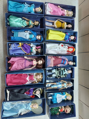 Disney DeAgostini porcelain dolls like new, set