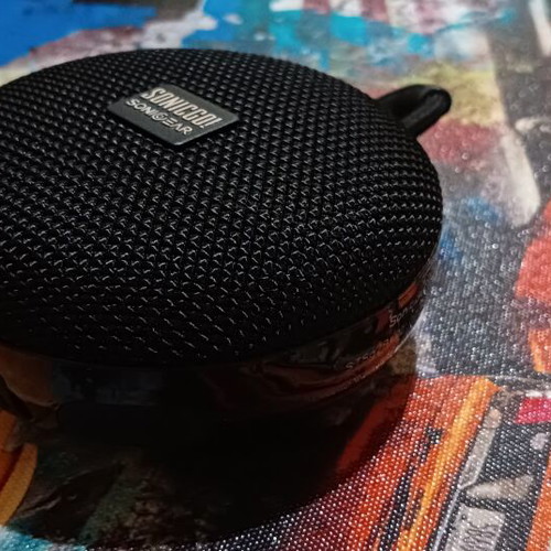 Portable Bluetooth speaker like new with radio and TF card