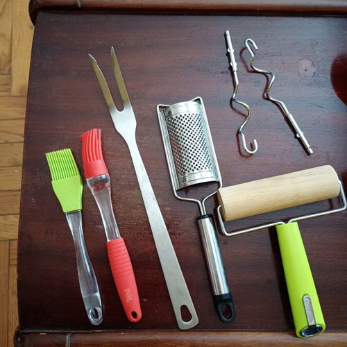 Kitchen utensils set like new, various tools
