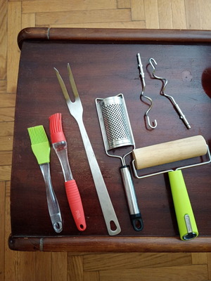 Kitchen utensils set like new, various tools