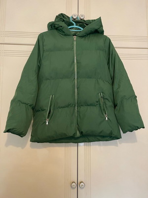 Puffer jacket with hood medium green like new