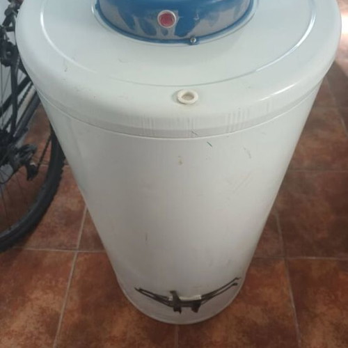 Vertical water heater 80 liters like new, dimensions 85×40 cm