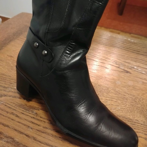 Leather boots like new, size 37