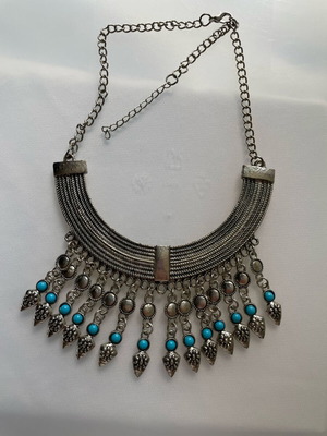 Metallic necklace with turquoise beads like new, vintage look