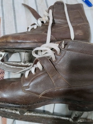 Children's ice skates used, leather model Canada from the 50s
