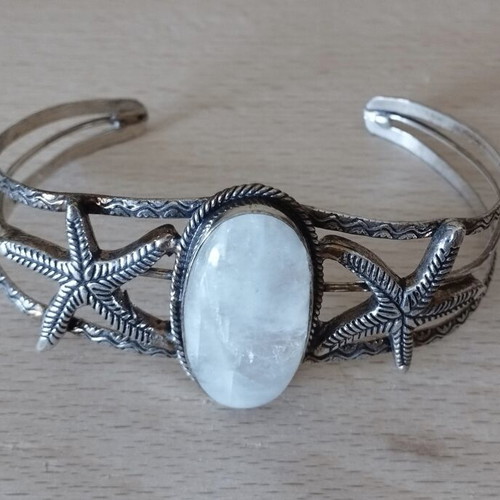 Handmade Indian bracelet with large stone, like new, silver color