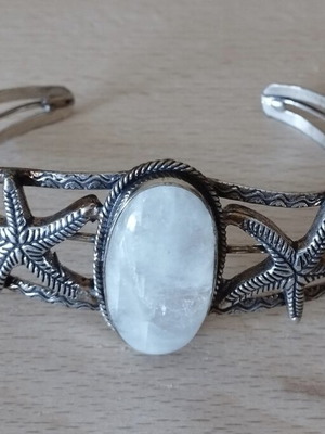 Handmade Indian bracelet with large stone, like new, silver color