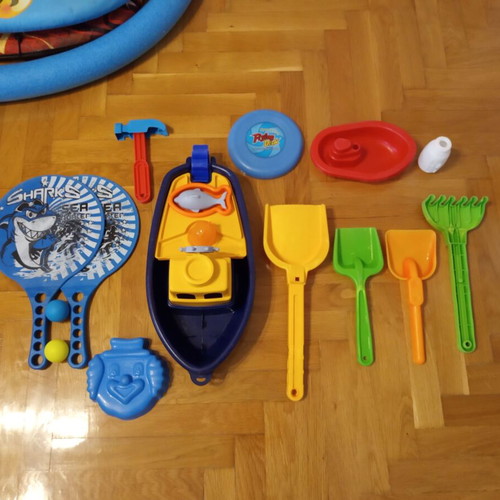 Beach toys like new set with Nerf Super Soaker and inflatable shark