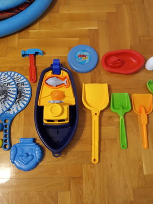 Beach toys like new set with Nerf Super Soaker and inflatable shark