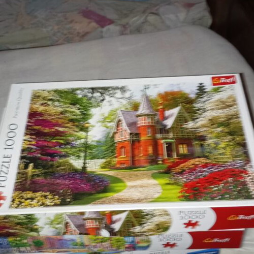 Puzzle set like new, 2x1000 pieces and 4x500 pieces