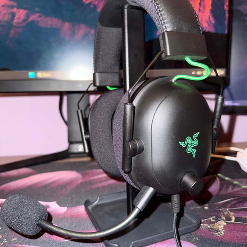 Razer Blackshark V2 Gaming Headset used with USB sound card wired
