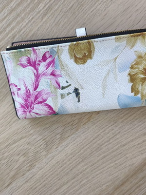 Wallet with multiple compartments