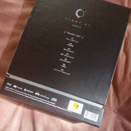 Oneus Light Us album like new
