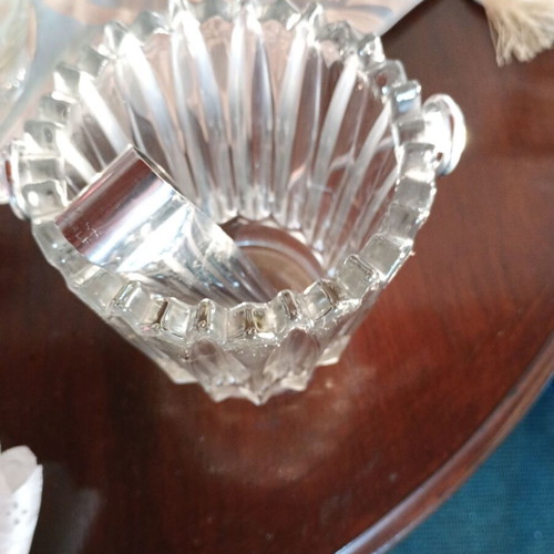 Ice bucket with tongs like new