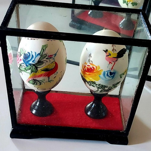 Handmade vintage decorative eggs like new with painting