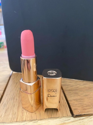 Κραγιόν LOREAL Barely Pink σαν καινούργιο