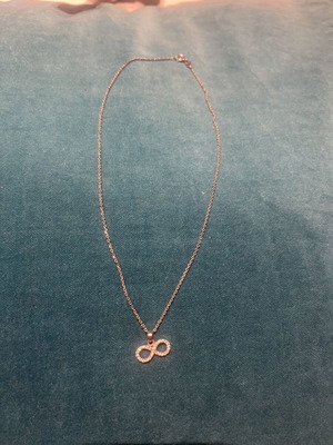 Silver pendant with sparkling stones 925, like new