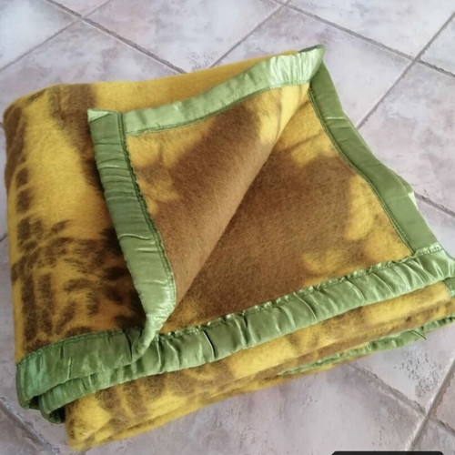 Handmade wool blanket vintage like new 2×220