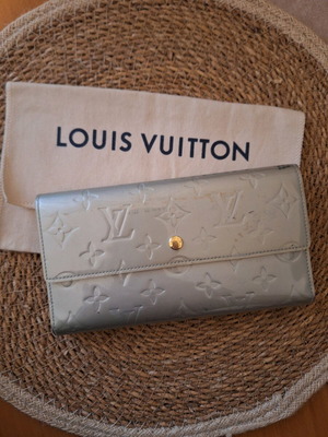 Louis Vuitton Sarah Patent Leather wallet used, gray-blue