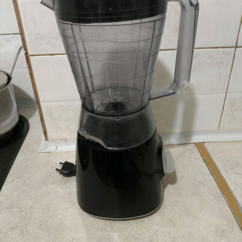 Philips blender used, fully functional with plastic damage