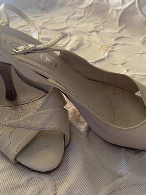 Rollini leather sandals like new, size 40, beige