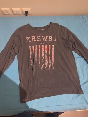 Long-sleeve shirt used, size XL, black and white