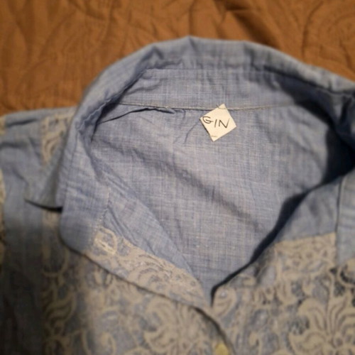 Blue short-sleeve shirt with lace details like new