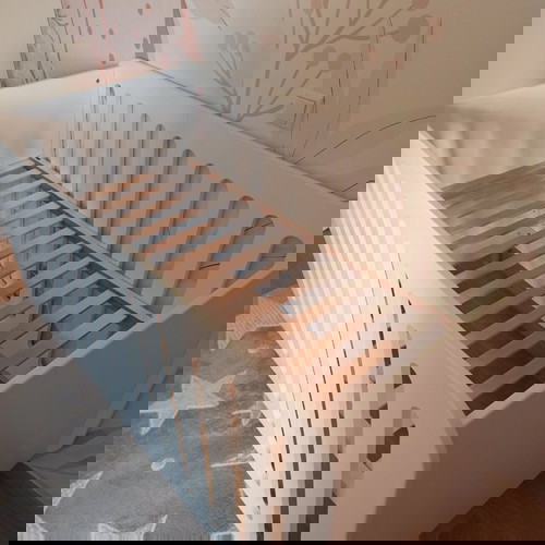 Κούνια-Κρεβάτι Ήρα Oliver σαν καινούργιο με στρώμα 140x70, MDF λάκα σατινέ