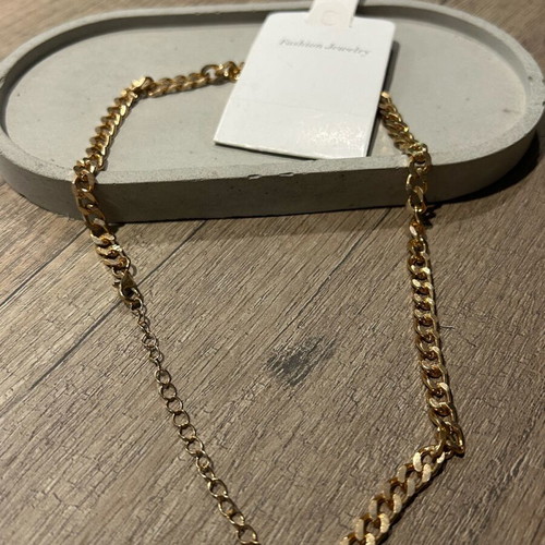 Chain gold color new with adjustable size