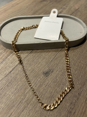 Chain gold color new with adjustable size
