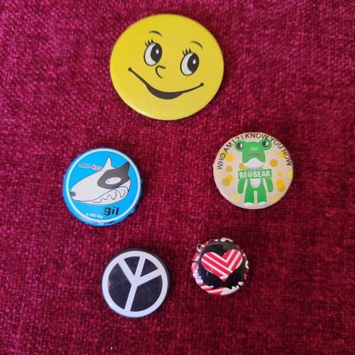 Vintage pins like new, set of 5 pieces