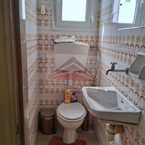 Office 30 sqm in Athens with private toilet and security features